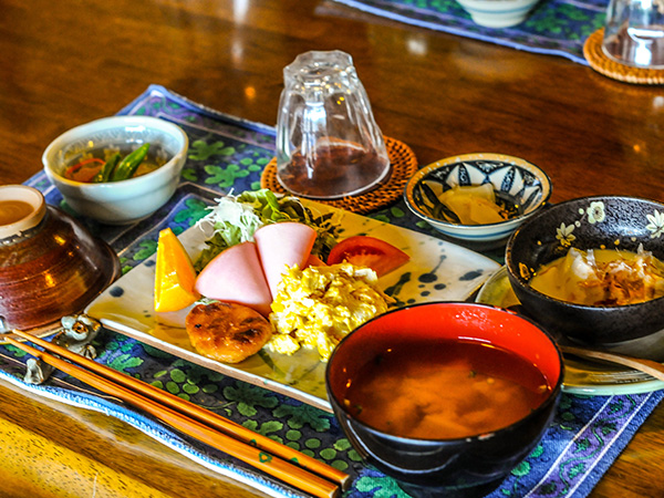 朝食