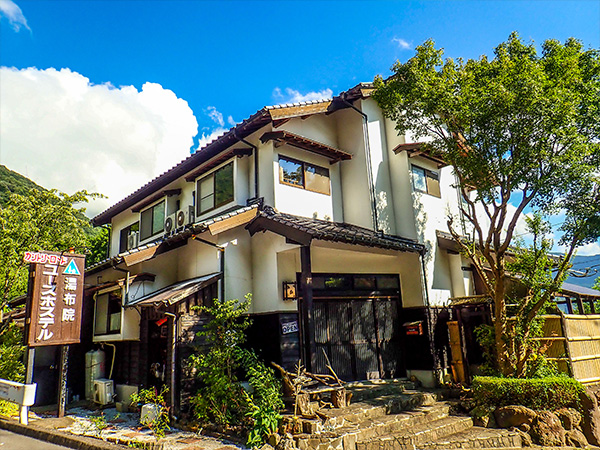 由布岳の麓に建つ宿